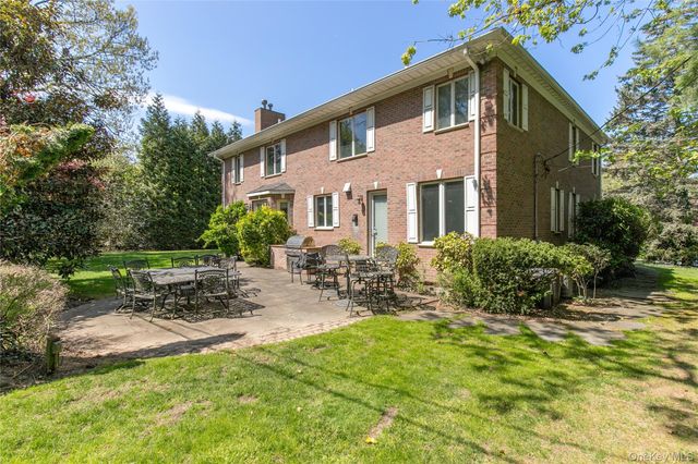 23 FOX HUNT Lane, Great Neck, NY 11020