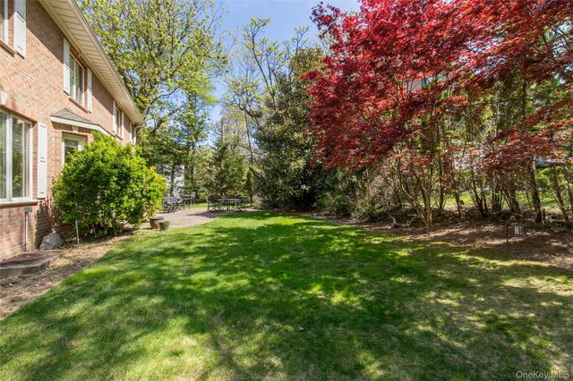 23 FOX HUNT Lane, Great Neck, NY 11020