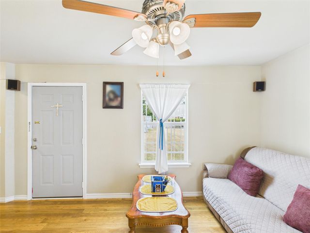 2335 Neches Street, Beaumont, TX 77701