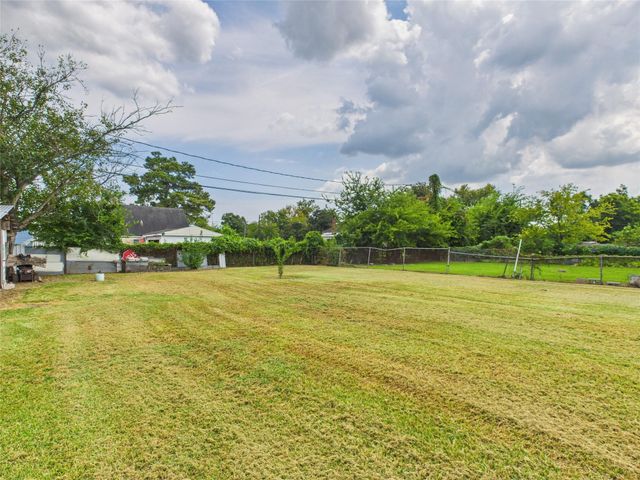 2335 Neches Street, Beaumont, TX 77701