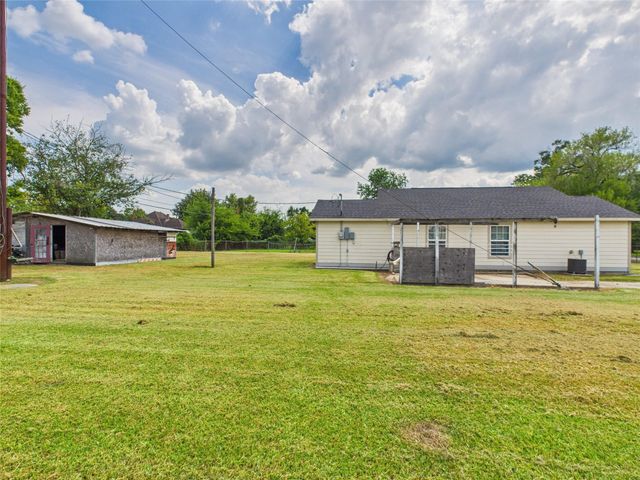 2335 Neches Street, Beaumont, TX 77701