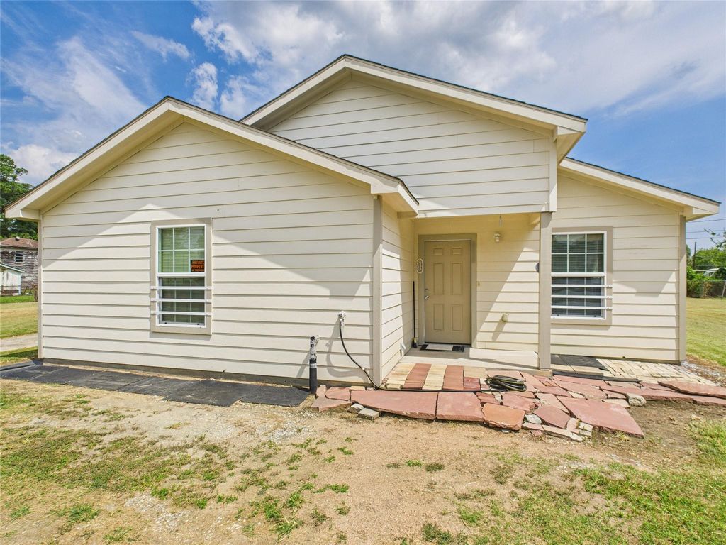 2335 Neches Street, Beaumont, TX 77701