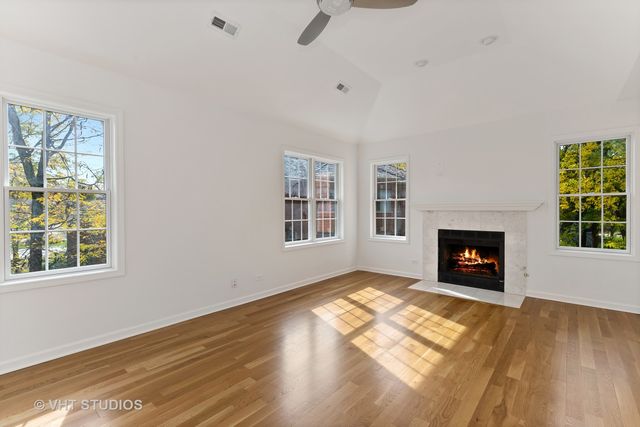 28635 N Thorngate Drive, Ivanhoe, IL 60060