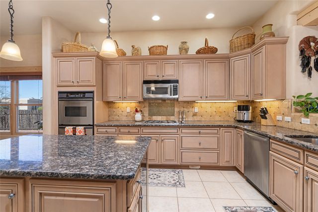 14 Avenida Aldea, Santa Fe, NM 87507