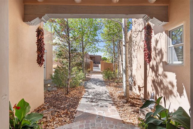 14 Avenida Aldea, Santa Fe, NM 87507