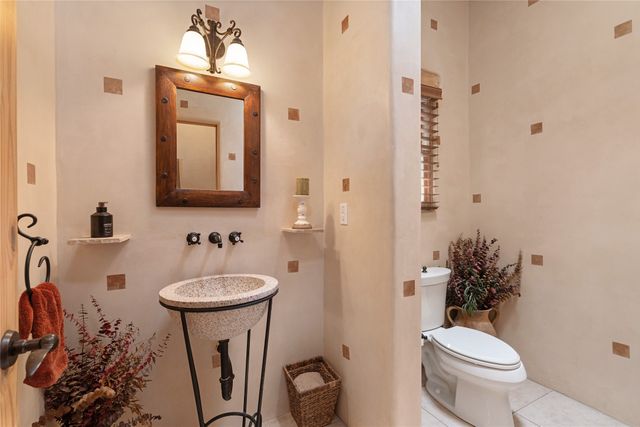 14 Avenida Aldea, Santa Fe, NM 87507