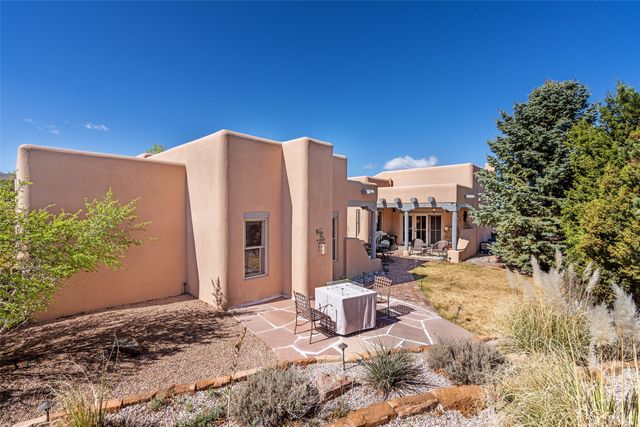 14 Avenida Aldea, Santa Fe, NM 87507
