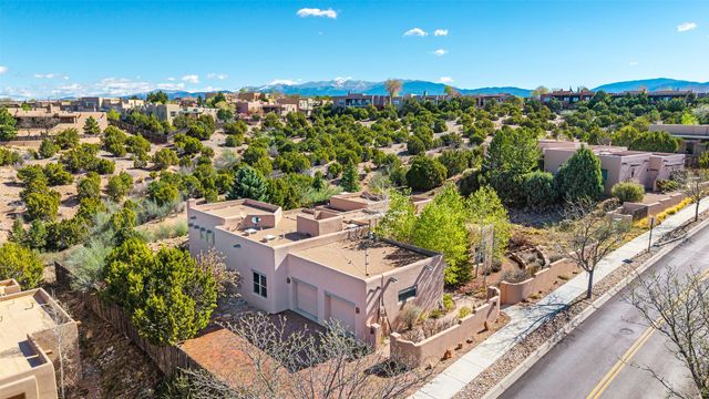 14 Avenida Aldea, Santa Fe, NM 87507