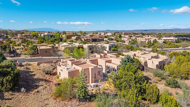 14 Avenida Aldea, Santa Fe, NM 87507