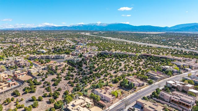 14 Avenida Aldea, Santa Fe, NM 87507