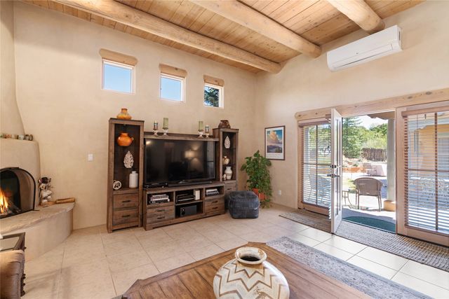 14 Avenida Aldea, Santa Fe, NM 87507