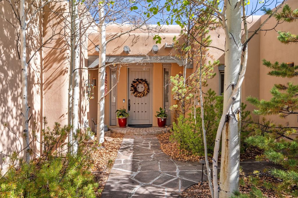 14 Avenida Aldea, Santa Fe, NM 87507