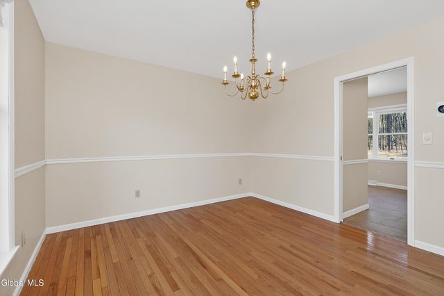 24 Huntswood Lane, East Greenbush, NY 12061