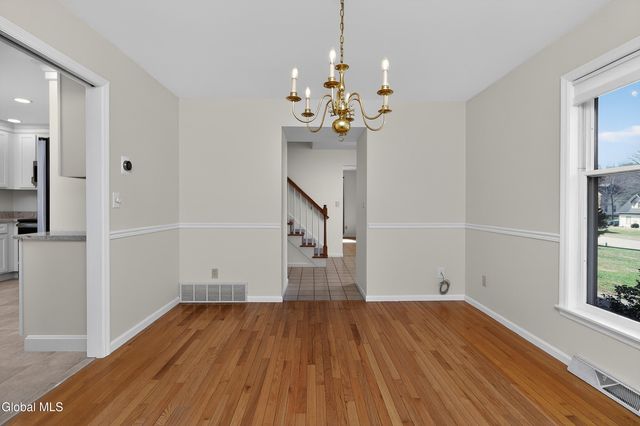 24 Huntswood Lane, East Greenbush, NY 12061