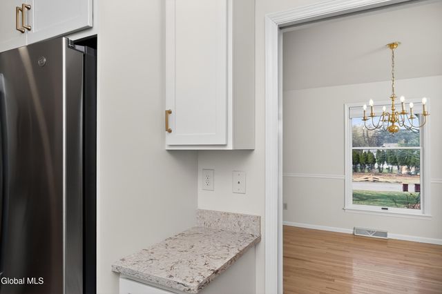 24 Huntswood Lane, East Greenbush, NY 12061