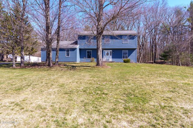 24 Huntswood Lane, East Greenbush, NY 12061