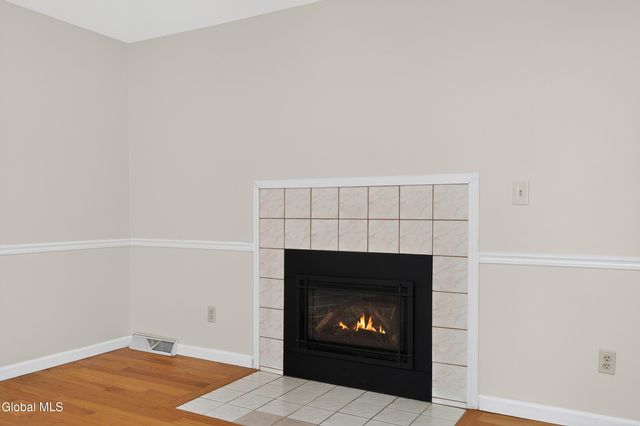 24 Huntswood Lane, East Greenbush, NY 12061