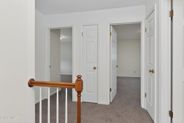 24 Huntswood Lane, East Greenbush, NY 12061