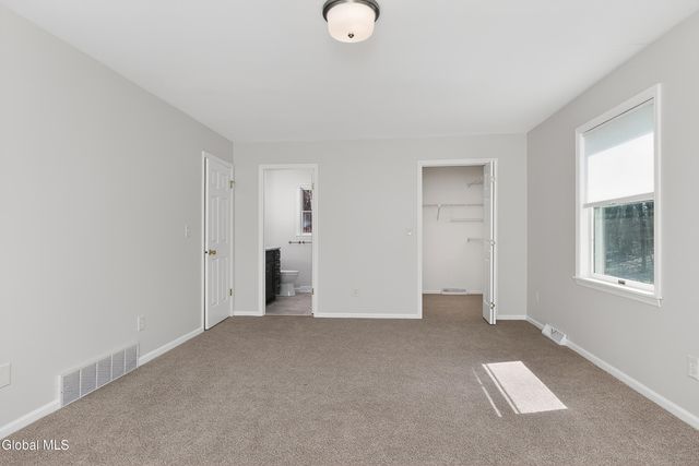 24 Huntswood Lane, East Greenbush, NY 12061