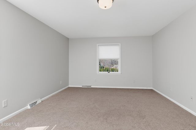 24 Huntswood Lane, East Greenbush, NY 12061