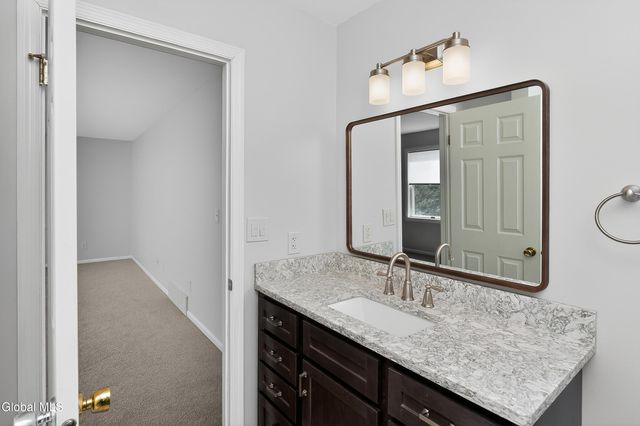 24 Huntswood Lane, East Greenbush, NY 12061