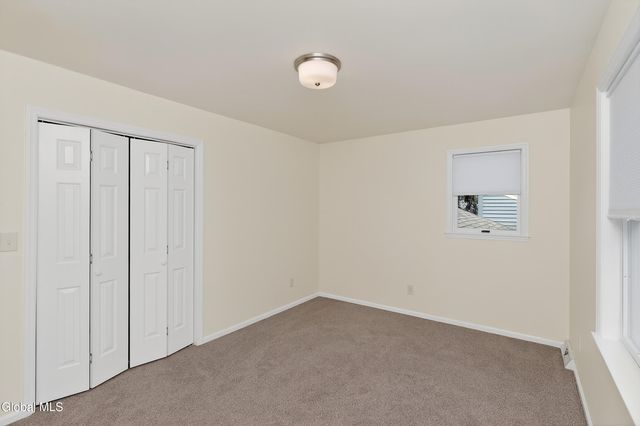 24 Huntswood Lane, East Greenbush, NY 12061