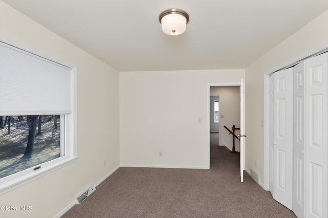 24 Huntswood Lane, East Greenbush, NY 12061