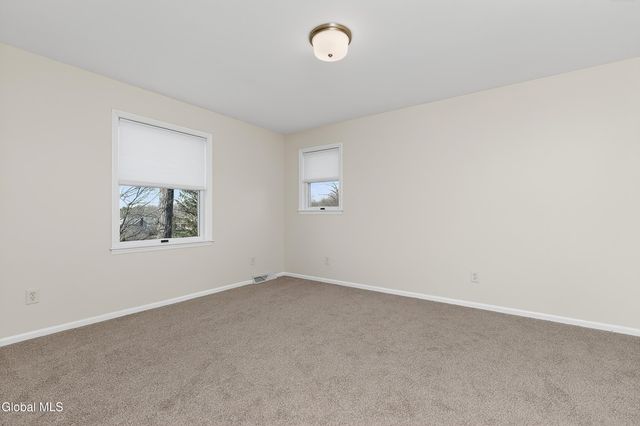 24 Huntswood Lane, East Greenbush, NY 12061