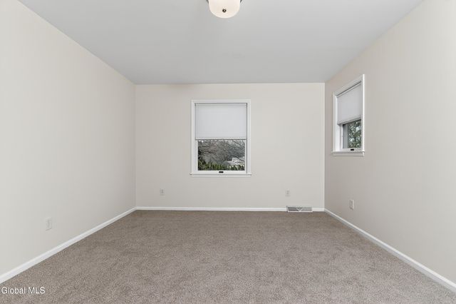 24 Huntswood Lane, East Greenbush, NY 12061