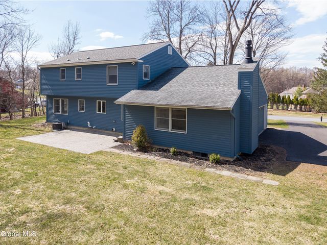 24 Huntswood Lane, East Greenbush, NY 12061