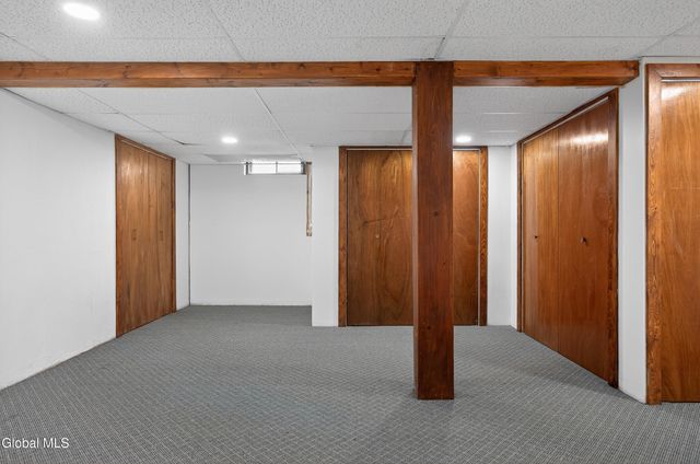 24 Huntswood Lane, East Greenbush, NY 12061