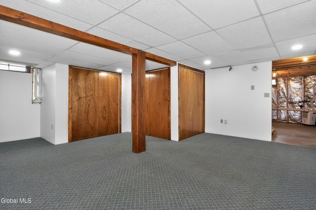 24 Huntswood Lane, East Greenbush, NY 12061