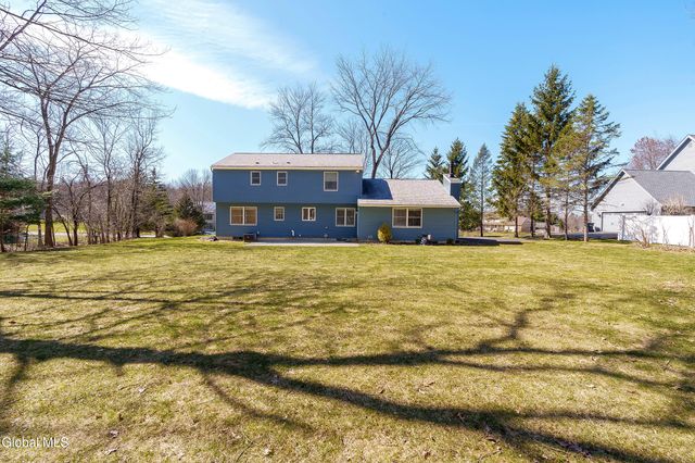 24 Huntswood Lane, East Greenbush, NY 12061