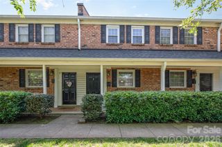 1218 Green Oaks Lane E, Charlotte, NC 28205