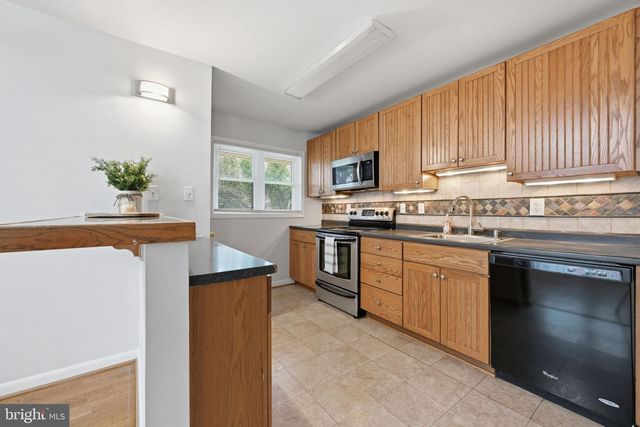 3908 BRADDOCK RD, Alexandria, VA 22312