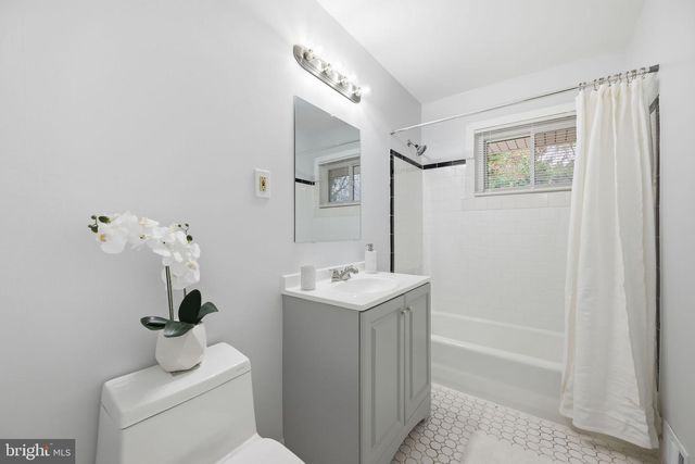 3908 BRADDOCK RD, Alexandria, VA 22312