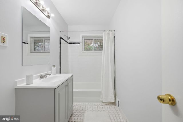 3908 BRADDOCK RD, Alexandria, VA 22312