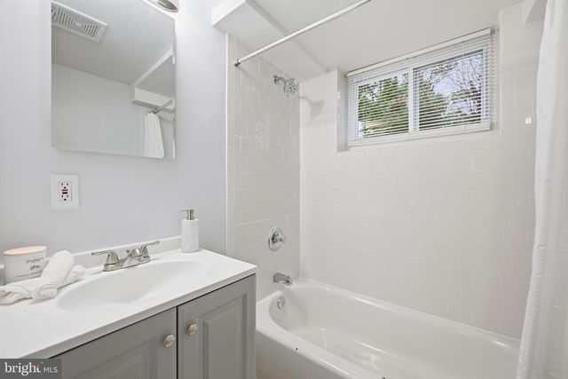 3908 BRADDOCK RD, Alexandria, VA 22312