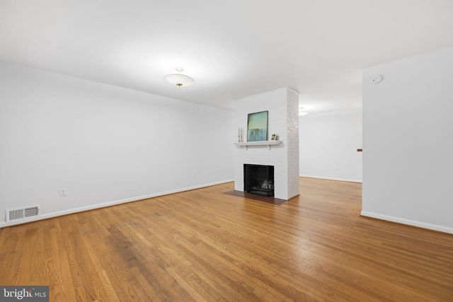 3908 BRADDOCK RD, Alexandria, VA 22312