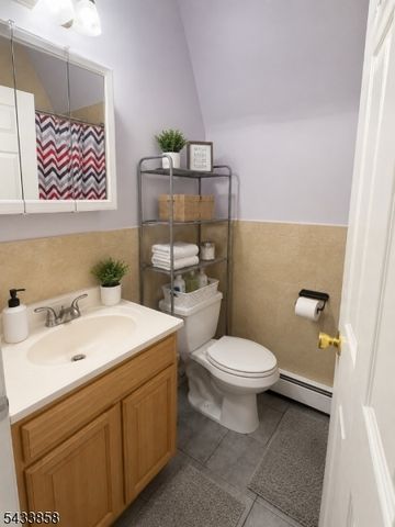 327 Amherst St, East Orange City, NJ 07018