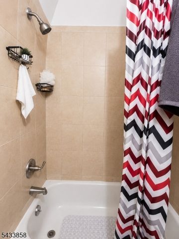 327 Amherst St, East Orange City, NJ 07018