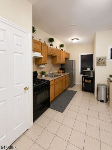 327 Amherst St, East Orange City, NJ 07018