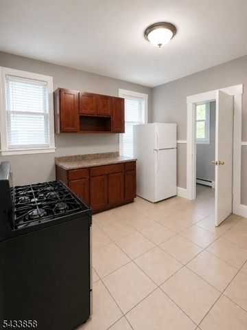327 Amherst St, East Orange City, NJ 07018