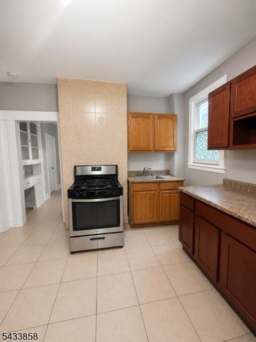 327 Amherst St, East Orange City, NJ 07018
