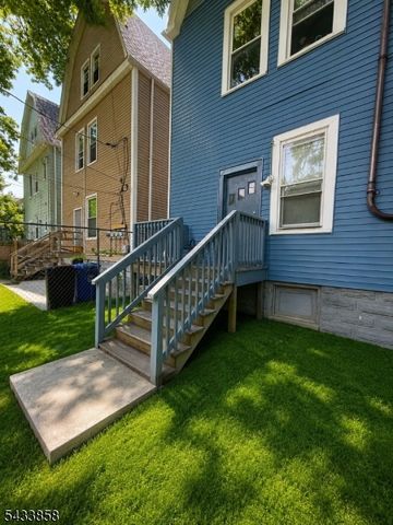 327 Amherst St, East Orange City, NJ 07018