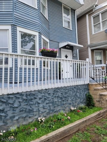327 Amherst St, East Orange City, NJ 07018