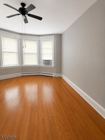 327 Amherst St, East Orange City, NJ 07018