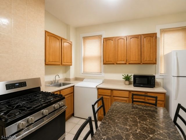 327 Amherst St, East Orange City, NJ 07018