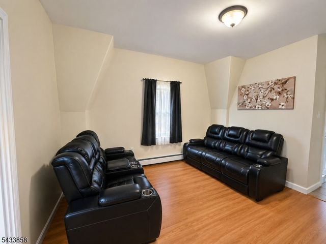 327 Amherst St, East Orange City, NJ 07018