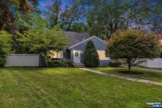 11 Dean Court, Rutherford, NJ 07070
